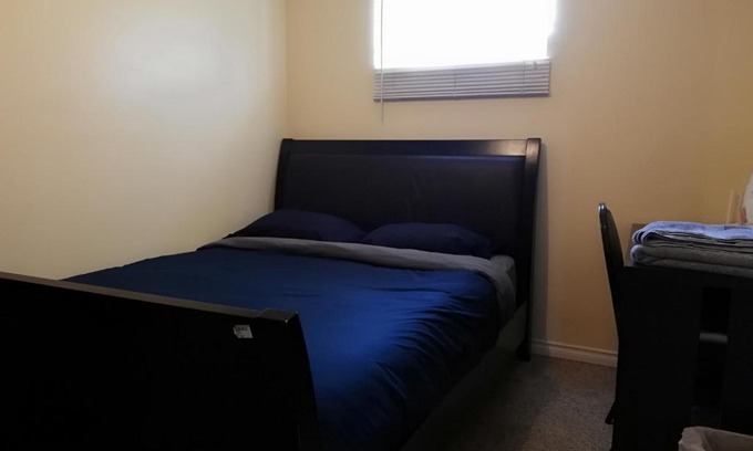 Forest Lawn House | Cozy Basement Bedroom with Kitchen Access - Fonda Hotel