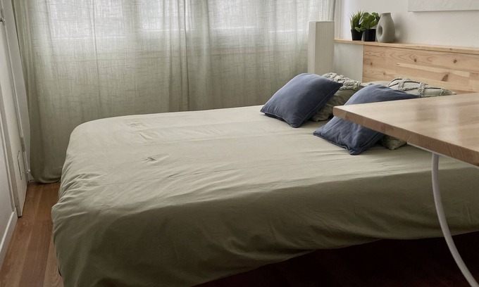 Bron Bed & Breakfast | Cozy Private Bedroom with Accessible Amenities & High Rating