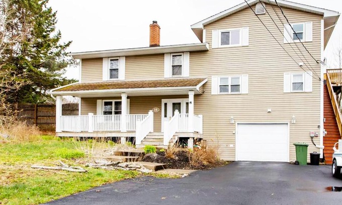 Lower Sackville House | Cozy Private Bedrooms with Free Parking for Families