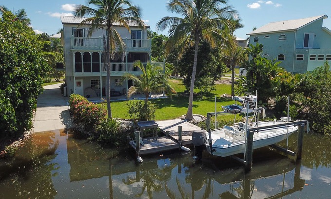 Terra Ceia House | Pet-Friendly Tropical Home with Canal Access & Free Kayaks