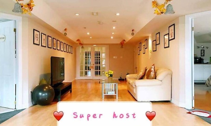 Richmond Hill Apartment | Bright Walkout Apartment with Pool, Breakfast & Family Perks