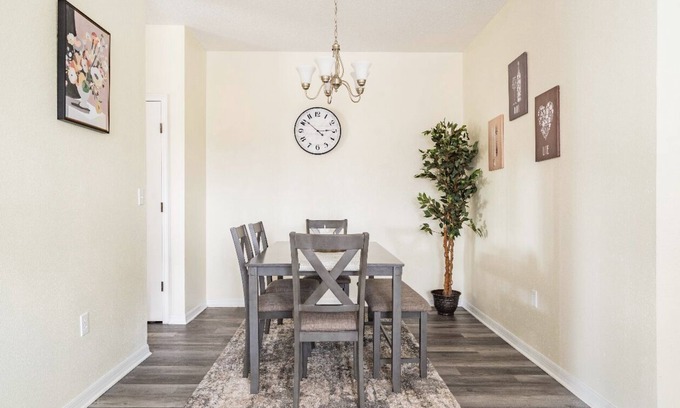 Westside House | Inviting Brighton Park Retreat with Family-Friendly Amenities