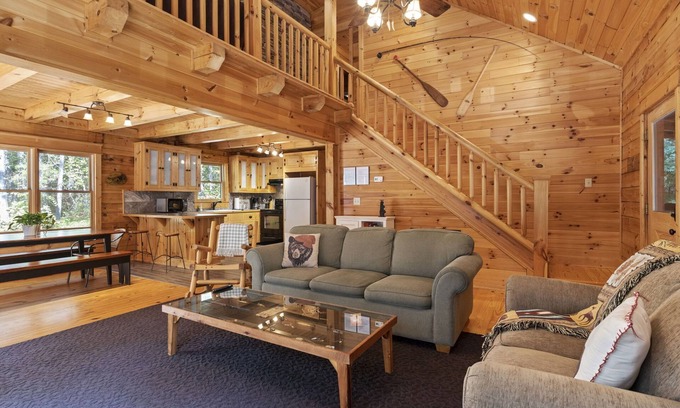 Mill Spring Cabin | Cozy Cabin Retreat by Lake Lure with Pool and Spa