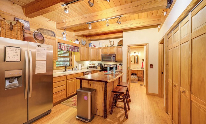 Deep Gap Cabin | Cozy Cabin Retreat with Hot Tub, 10 Miles from Boone