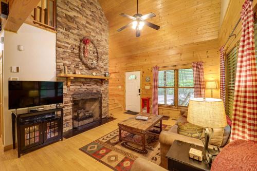 Deep Gap House | Cozy Cabin Retreat with Hot Tub Near Boone - 9.5/10 Rated