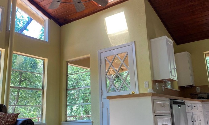 Canton Cabin | Serene Cabin Retreat on 37 Acres - Near First Monday