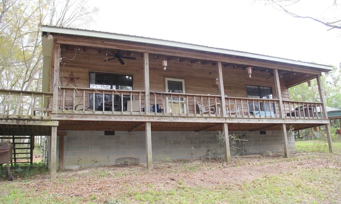 Jack Cabin | Private cabin on 5 acres near Troy, Alabama with pond.