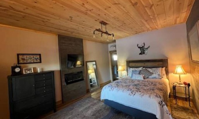 Lead Cabin | Cozy Cabin Retreat on 12 Acres Near Deadwood & Sturgis