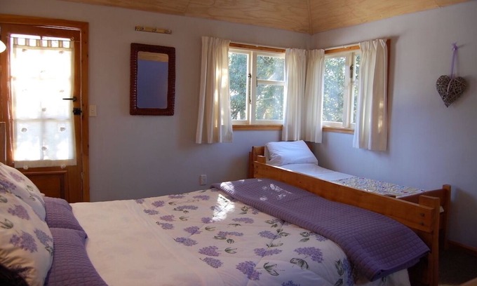 Kaikoura Cabin | Private cabin with WiFi on a lavender farm in Kaikōura