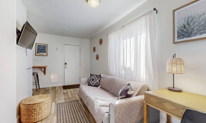 Los Griegos House | Cozy Casita Minutes from Trails, Dining & Pet Friendly