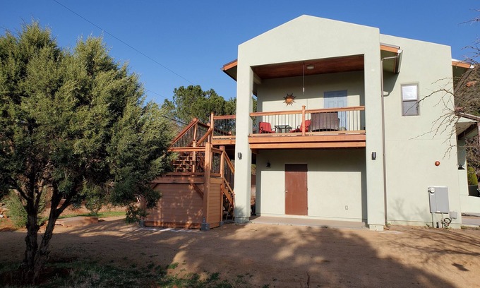 Oak Creek House | Cozy Casita with Breathtaking Red Rock Views & Deck