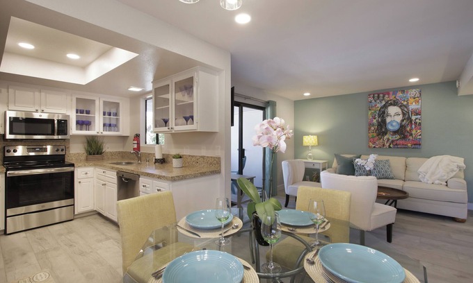 Palm Springs Condo | Private charming upper level 2 bed/2 bath cozzy condo