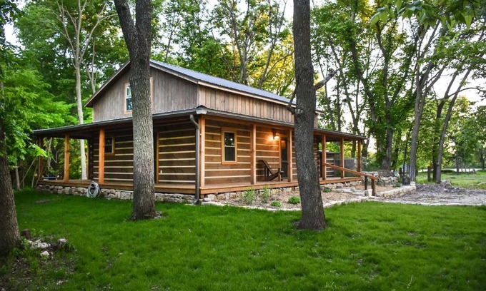Elmdale House | Experience a Cozy Chase County Cabin by Middle Creek