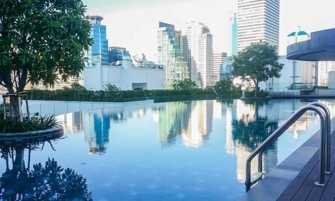 Khlong Toei Nuea Apartment | Convenient Homie Center Bangkok with Pool & Spa Amenities