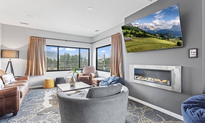Estes Park Condo | Inviting Private Condo Jack 2 with Hot Tub & Spa Access
