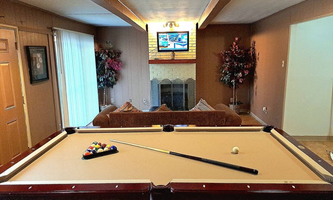 Southwind House | Comfortable Private Corporate Home with Pool and Pet Friendly