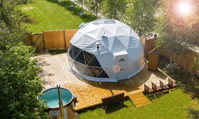 Royston Cabin | Cozy Geo Dome Glamping with Hot Tub and Country Views