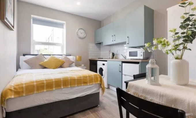 The Liberties Apartment | Quaint Studio Steps from City Center with Spa & Hot Tub