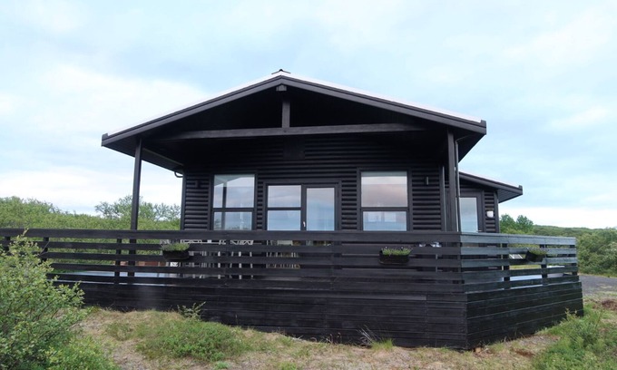 Borgarnes Cabin | Idyllic Private Cottage in West Iceland with Glacier Views