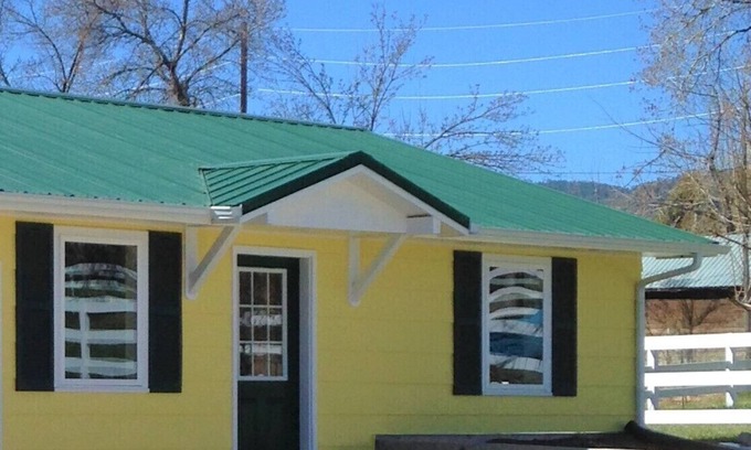 Fort Collins Cottage | Cozy Cottage Near CSU, Old Town & Foothills Awaits You