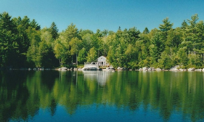 Franklin Cottage | Charming Private Cottage by the Lake with Ocean View