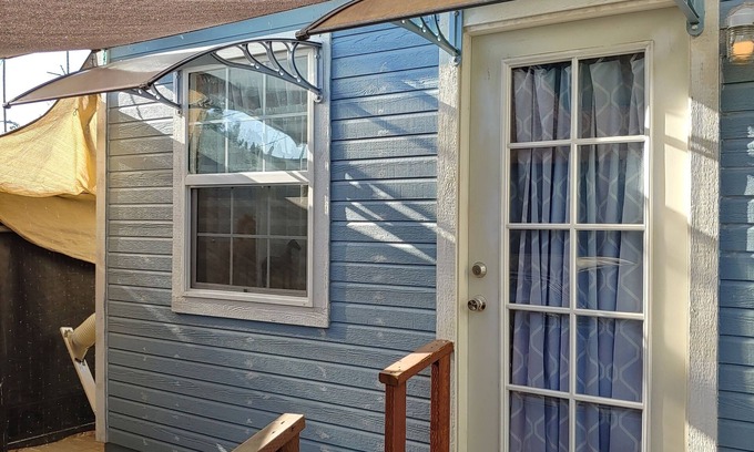 Canoga Park Cottage | Cozy Private Cottage with Spa and Hot Tub Retreat