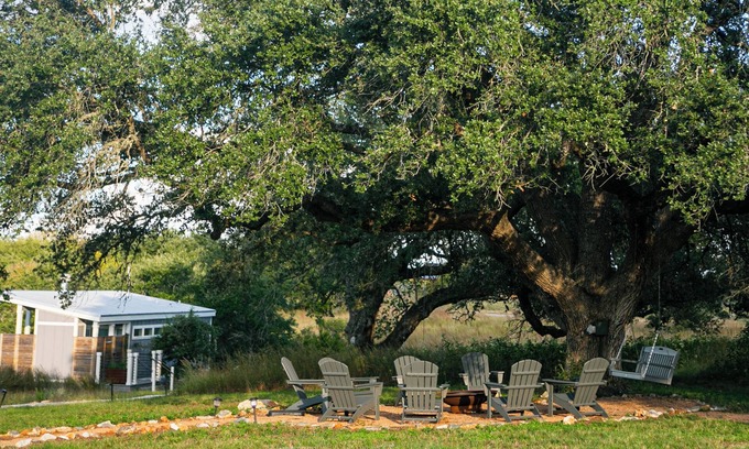 Kyle Hotel | Private cottage with pool & hot tub