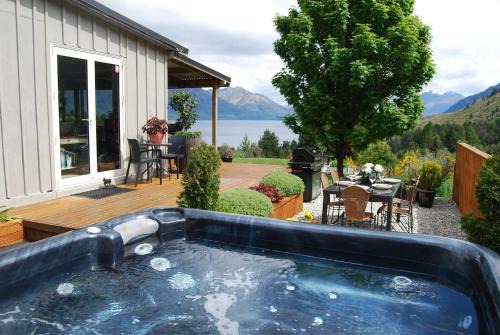 Closeburn House | Idyllic Cottage Retreat with Spa & Breathtaking Lake Views