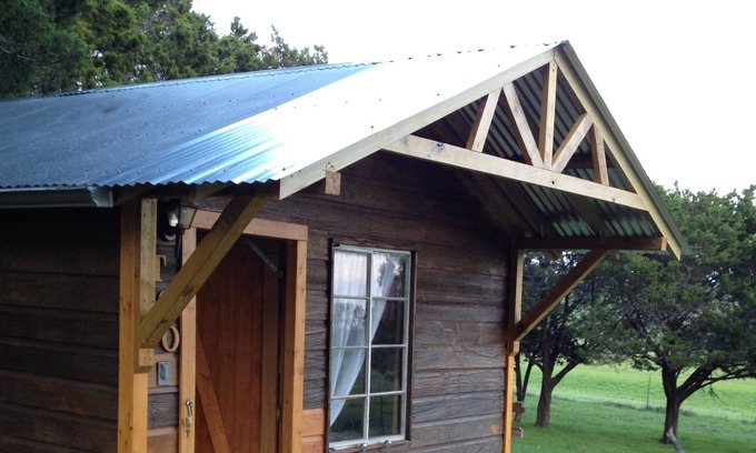 Gatesville Cabin | Private Country Cabin Getaway Romantic atmosphere