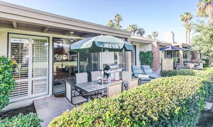Palm Desert House | Exceptional Golf Course Condo with Pool & Hot Tub Access