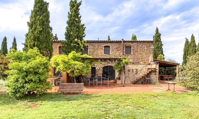 Crespia Cottage | Idyllic Hostal Nou in Crespià: Pool & Pet-Friendly Retreat