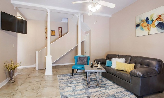 Faubourg Livaudais Condo | Beautiful Private Courtyard Near St. Charles Ave!
