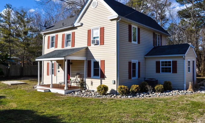 St. Michaels House | Cozy 3BR Retreat with Spa, Near Historic Downtown St. Michaels