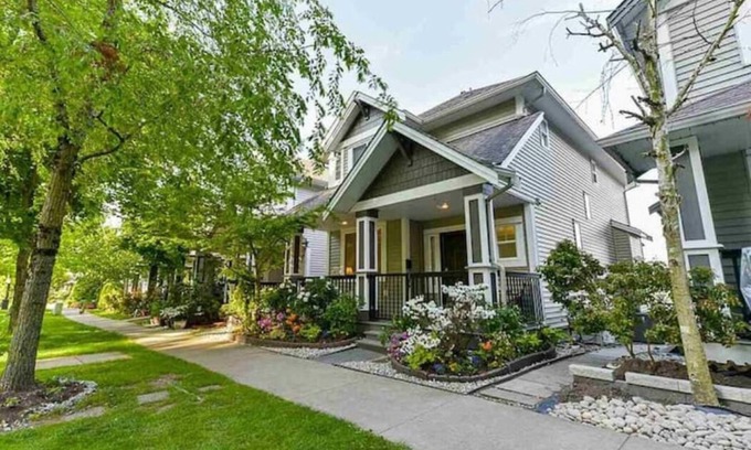 South Newton House | Cozy Private Suite with Parking, Spa & Pet-Friendly Options