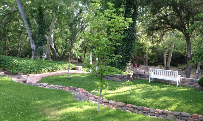 Sedona House | Idyllic Creek Front Retreat in Sedona with Pool & Spa