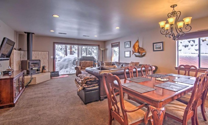 Incline Village House | Inviting Incline Village Townhome - Steps from Ski Beach