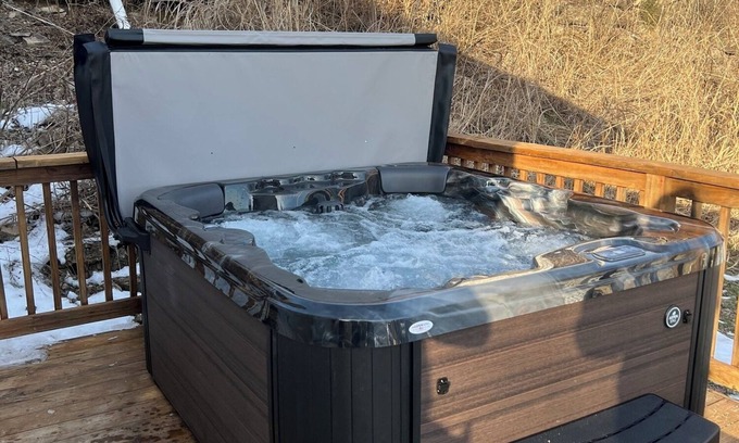 Grafton Cottage | Cozy Retreat with Private Deck, Fire Pit & Hot Tub