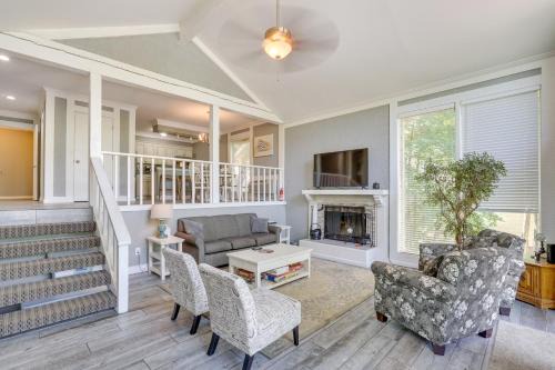 Osage Beach House | Relaxing Margaritaville Cabin with Private Dock Access