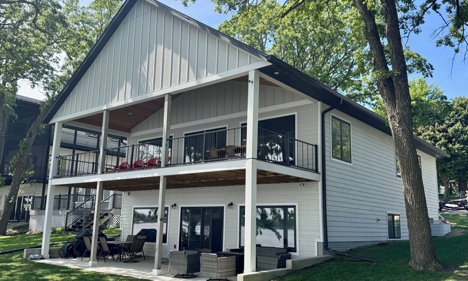 Spirit Lake House | Relax by the Lake with Spa and Family-Friendly Amenities