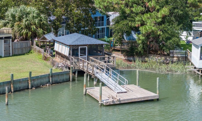 Tybee Island Cottage | Waterfront Retreat with Private Dock - Dog-Friendly Getaway