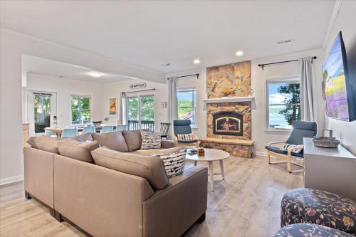Stover House | Scenic Ozarks Lakefront Retreat with Private Decks & Dock
