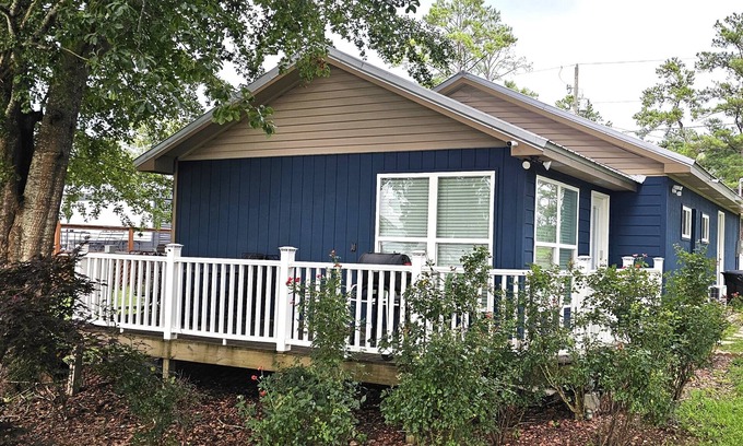 Jacksons' Gap House | Pet-Friendly Lemonade Cottage: Steps from Boat Ramp & Pier