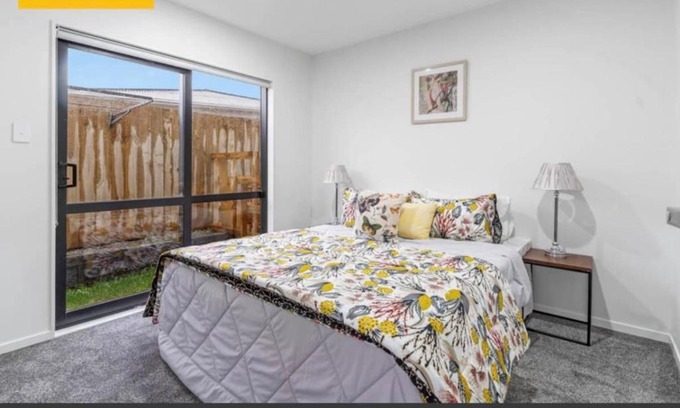 Papatoetoe House | Cozy Double Bedroom with Private Bathroom Near Auckland Airport