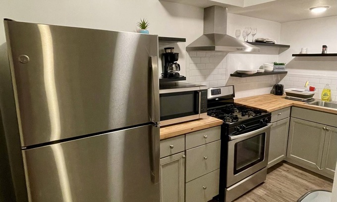Livingston Park Apartment | Convenient Downtown Columbus 1 Bed Near Sports & Hospitals