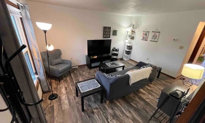 Johnstown House | Pet-Friendly Duplex in Roxbury: Ideal for Families & Relaxation