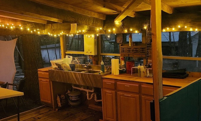 Ozone RV Rental | Cozy East Tennessee Treehouse Campground - Pet Friendly Retreat