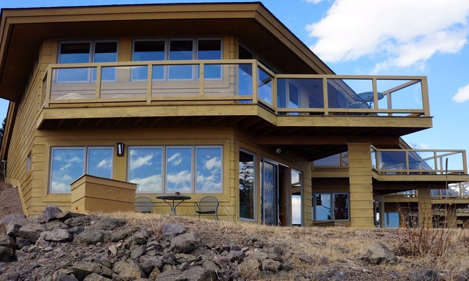 Grand Marais Condo | Private End Condo on Superior with Panoramic Lake Views!