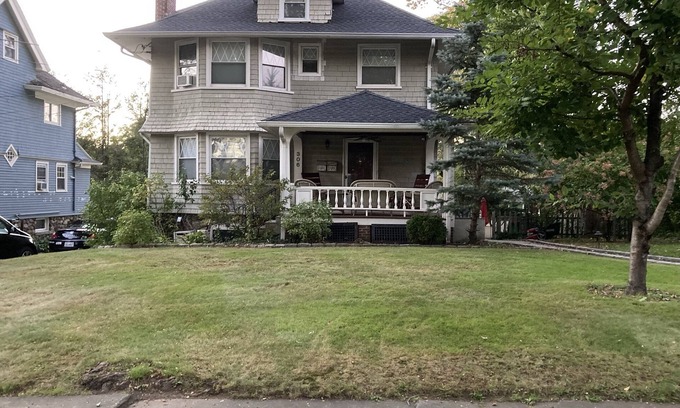 White Plains Apartment | Guest Rated 9.8: Private Entrance Apartment with Spa Access