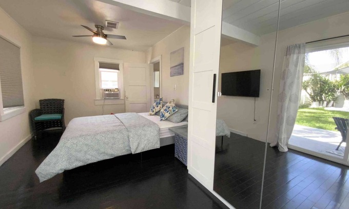 Monrovia Apartment | Exclusive Stay at Private Entrance Guest Place in Oldtown