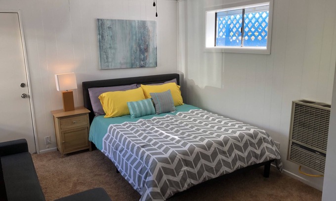 Harbor Cottage | Inviting Retreat with Private Entrance in South Bay III